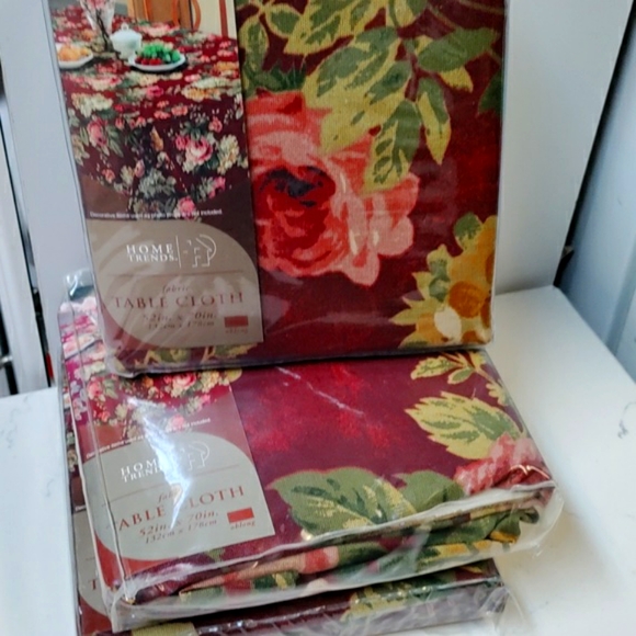 Home Trends fabric oblong table cloth. Rich beautiful colors.NWT - Picture 2 of 6